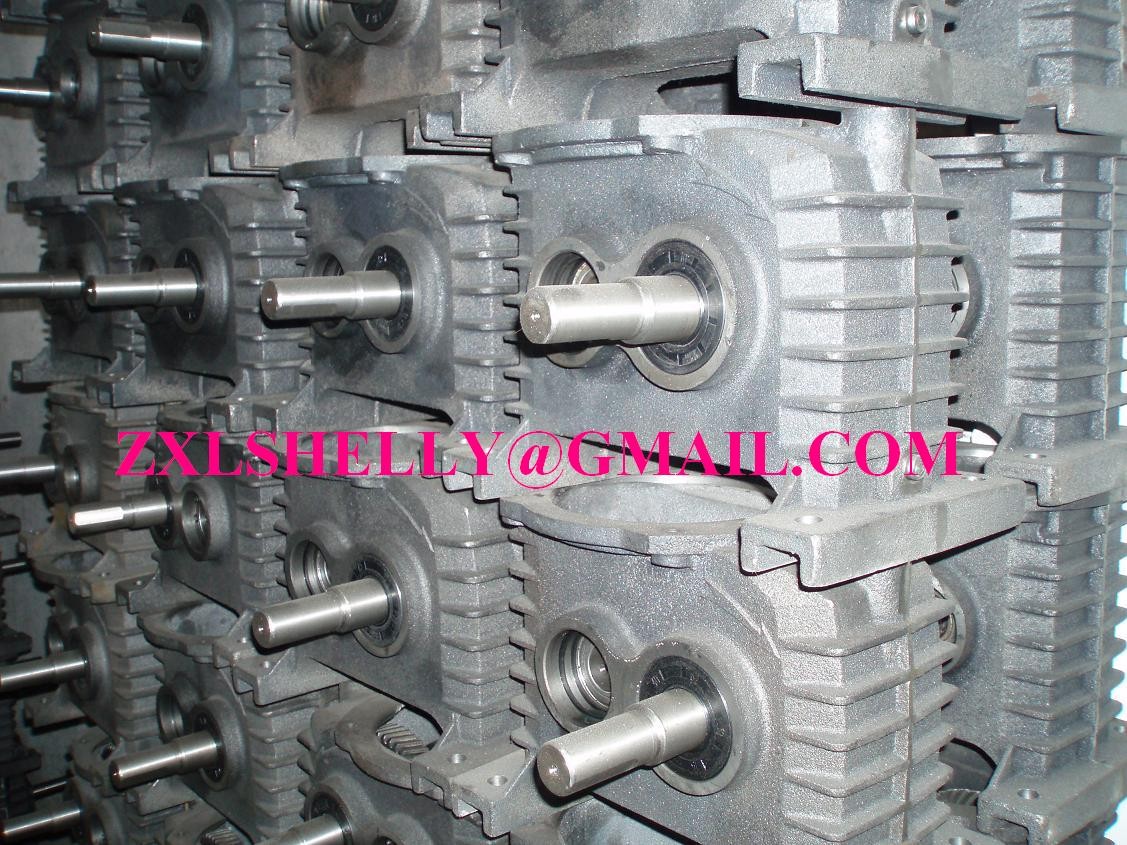 Paddle wheel aerator gear box